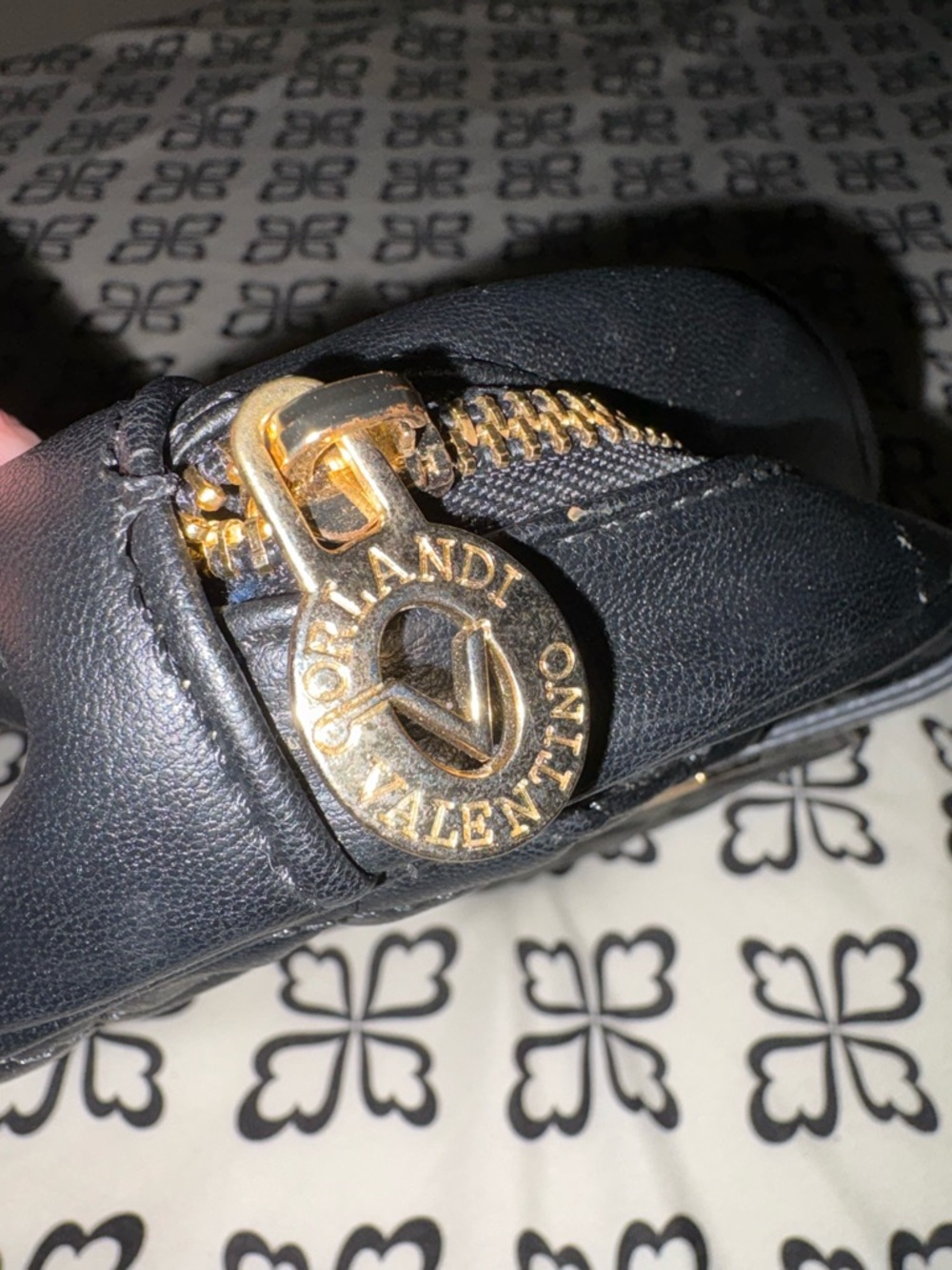 Valentino Orlandi Black Quilted Oval with Gold V Emblem - Picture 4 of 7